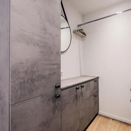 Adina Apartment *
